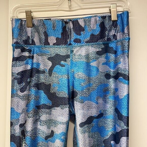 Terez Blue Camo Print Leggings, Size Medium & Large - Picture 2 of 7